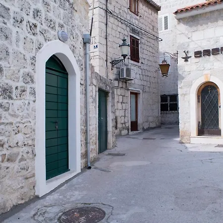 Marisol Old Town Varos * سبليت